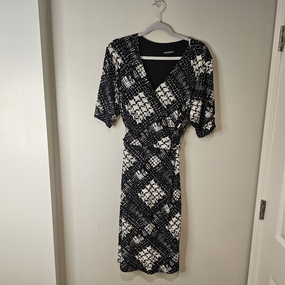 Fashion bug printed dress in black and white with short sleeve in a size 1X